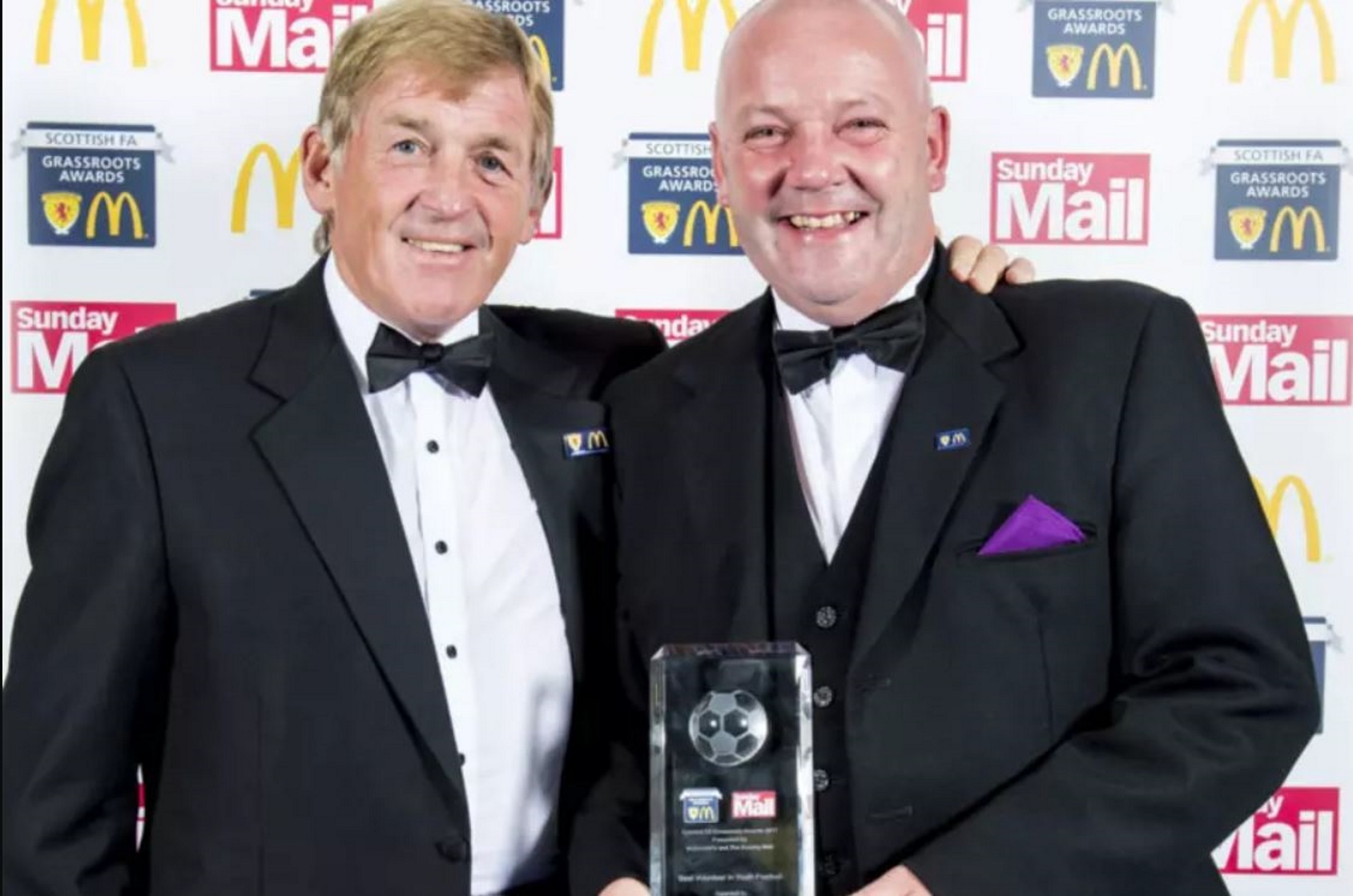 Phil Purves accepting his 2017 Scottish FA Grassroots Award from Kenny Dalglish